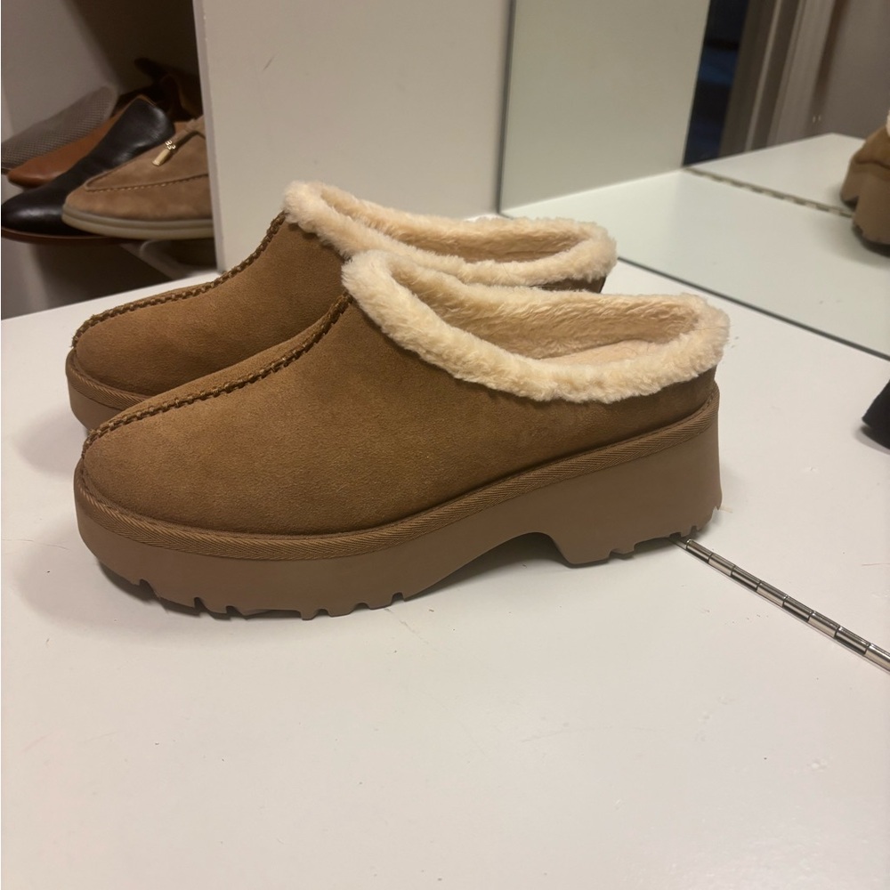 Brand new platform Ugg clogs